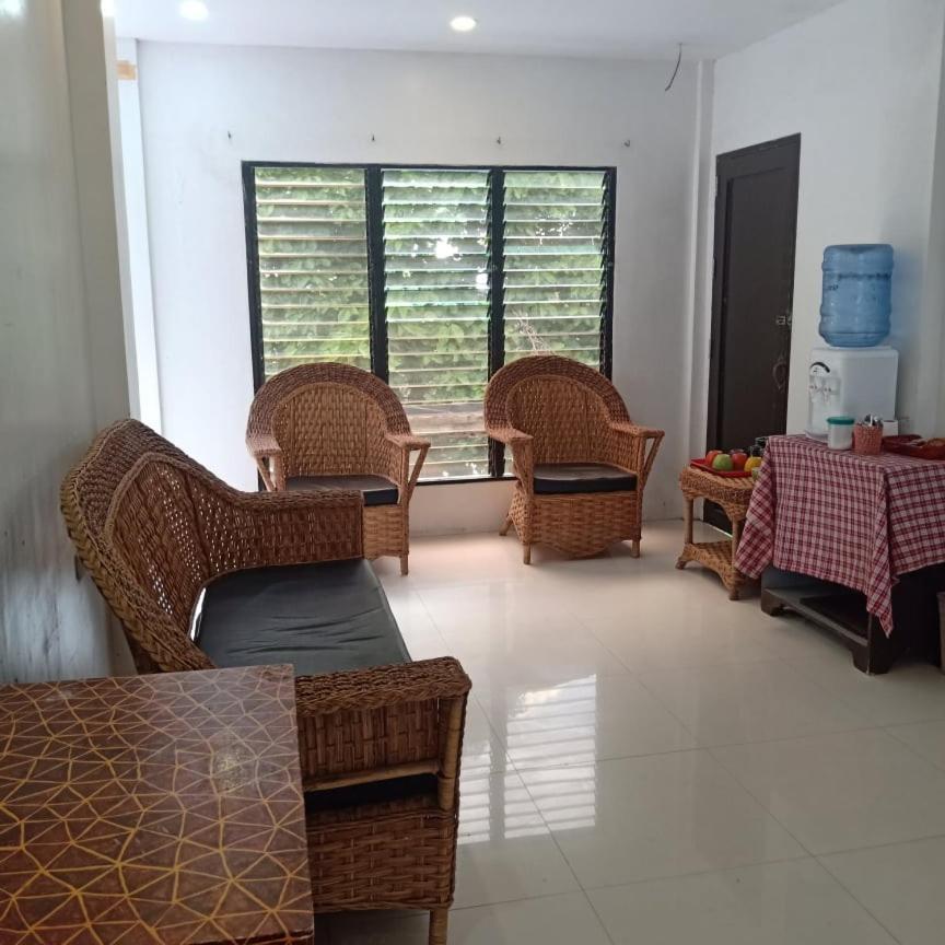 Chelle'S Apartelle-Inn El Nido Luaran gambar